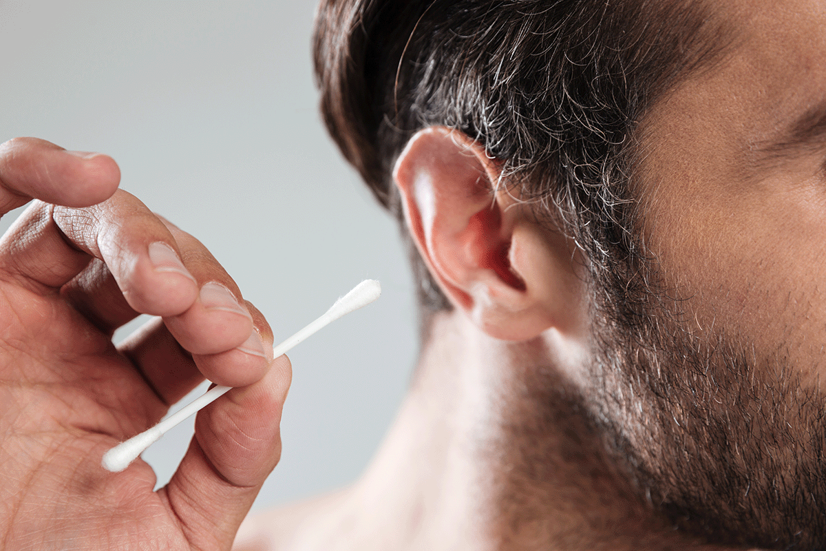 Krew z ucha po czyszczeniu patyczkiem – czy to tylko zadrapanie, czy poważny uraz?